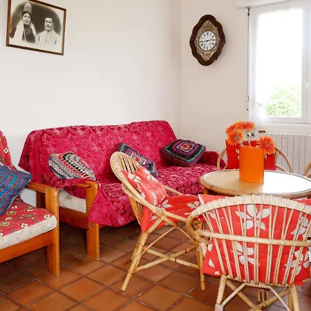 Les Genets - Pmr100 By Interhome Plomeur